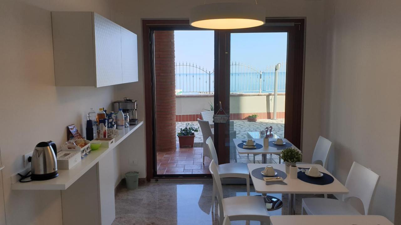 Tramonto Sul Mare Bed & Breakfast Termoli Exterior photo