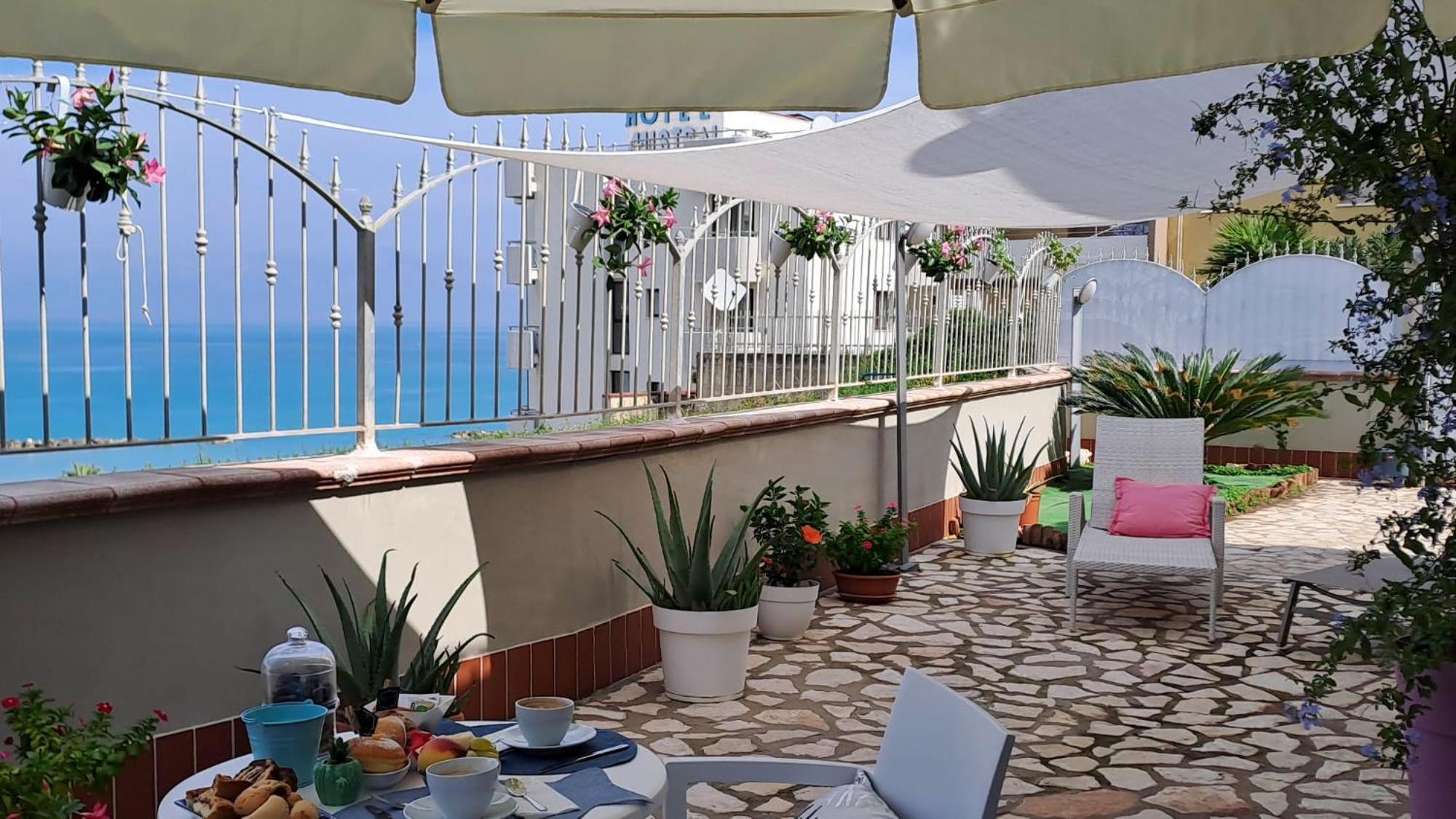 Tramonto Sul Mare Bed & Breakfast Termoli Exterior photo